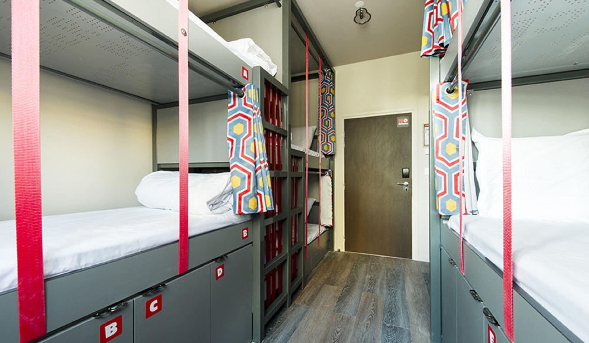 The People Belleville Hostel Parijs